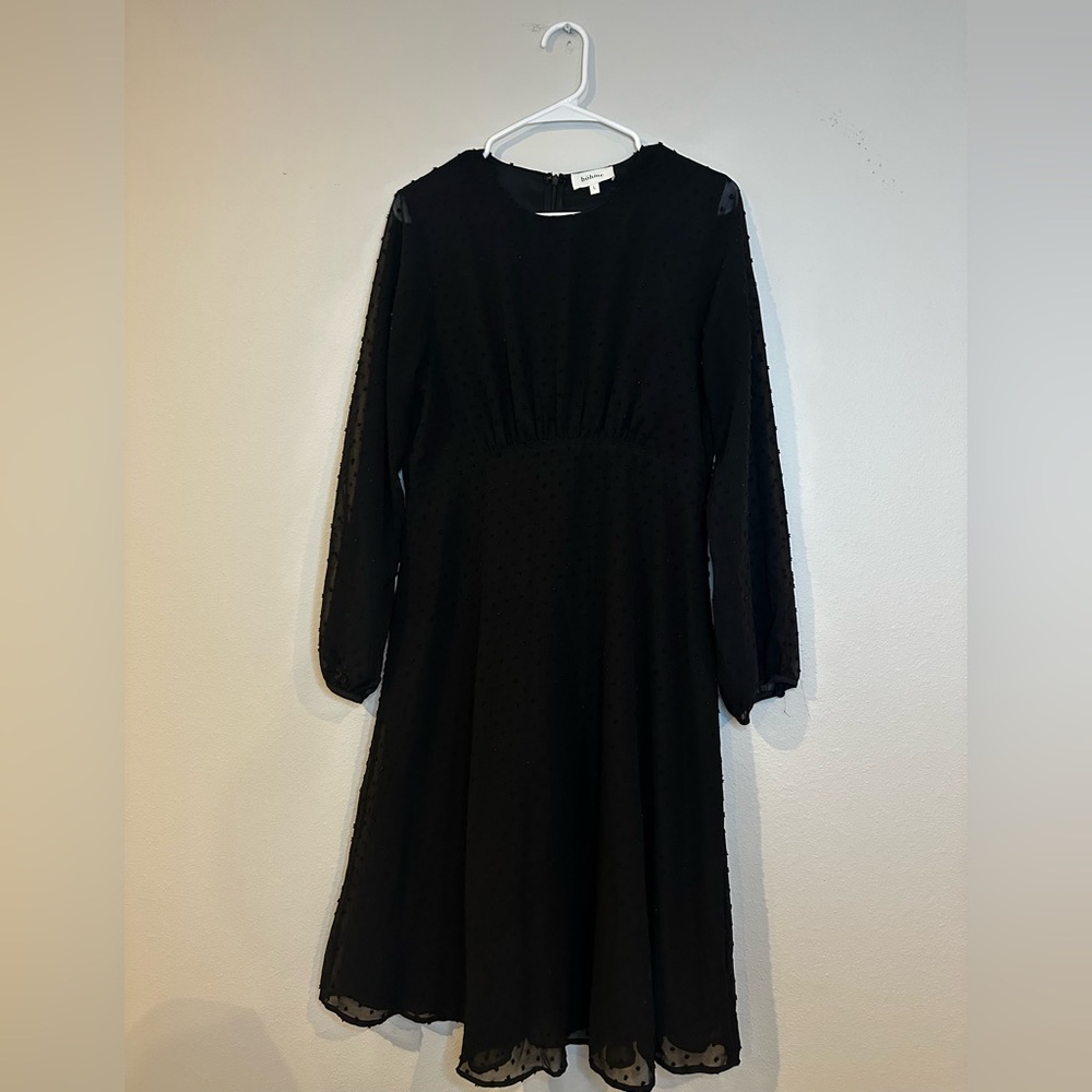 Boutique LBD midi women’s size large dress‎ with sheer sleeves.